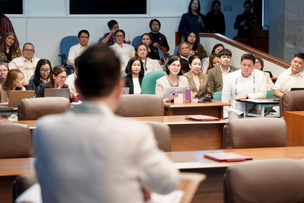 Alan Peter Cayetano speaking at the Senate podium with Pia Cayetano and Rex Gatchalian present