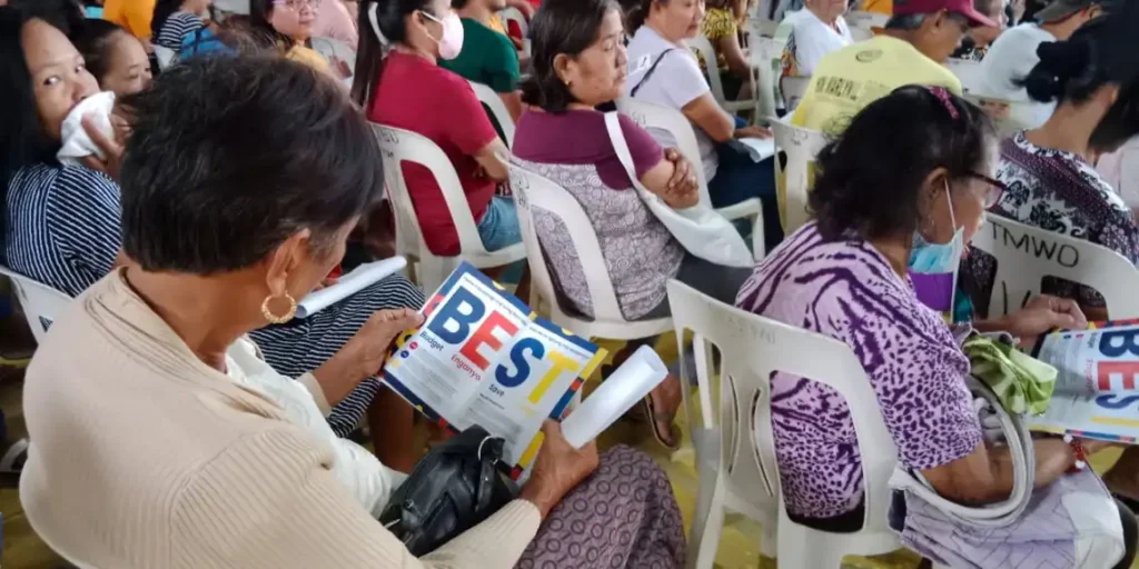 More than a thousand sari-sari store owners get help from Cayetano’s office, Albay provincial government