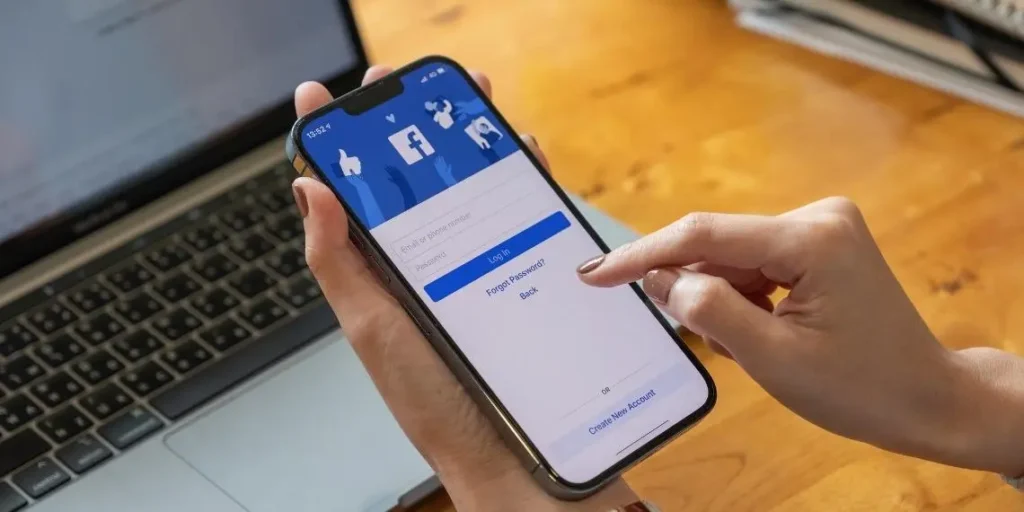 Warning up vs fake 10K Ayuda pages