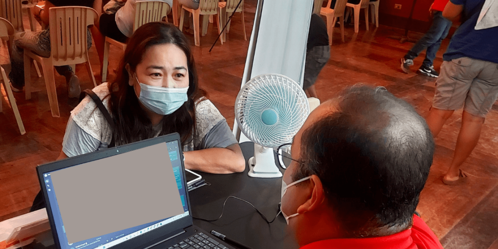 Kuya Alan, Tarlac LGUs join hands to help more than a hundred sari-sari store owners