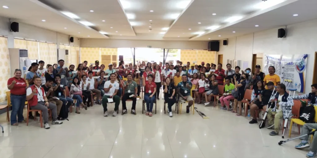 More than 200 PWDs, sari-sari store owners in Cebu receive aid from Sen. Cayetano’s office, DSWD