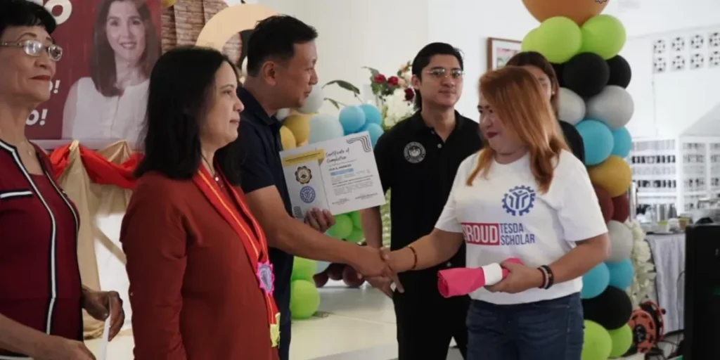 160 TESDA Albay graduates thank Kuya Alan, Ate Pia for sponsoring course kits