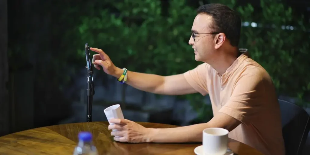 Cayetano aids displaced barbers, parlor workers during ECQ