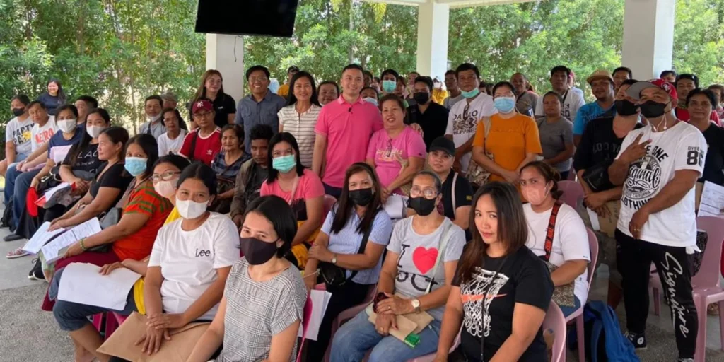 Senator Alan’s office provides aid to Calumpit Barangay Health Workers and families | Alan Peter Cayetano