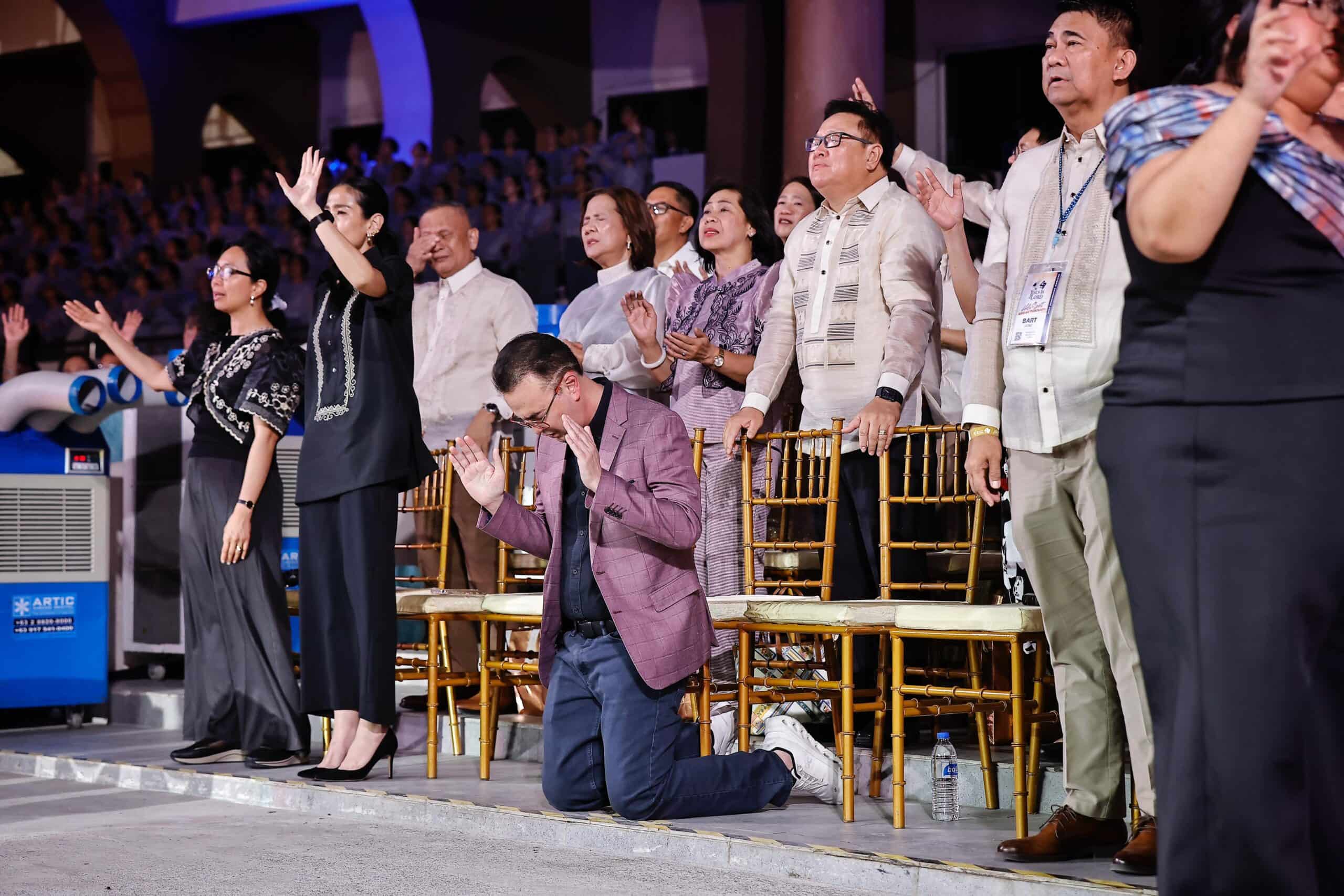 Senator Alan Peter Cayetano in a moment of prayer